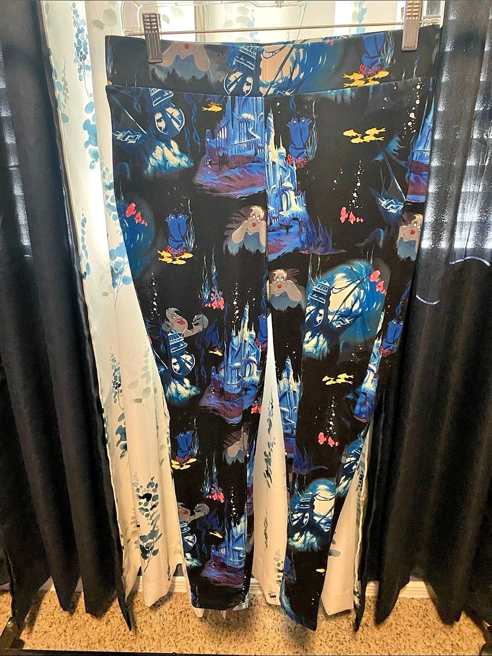 Disney Her Universe Disney leggings Print Leggings in Black & Blue Like